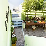 Toula 3* Fira (Santorini)