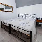 Toula Hotel apartamentowy Fira (Santorini)
