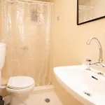 Toula 3* Fira (Santorini)