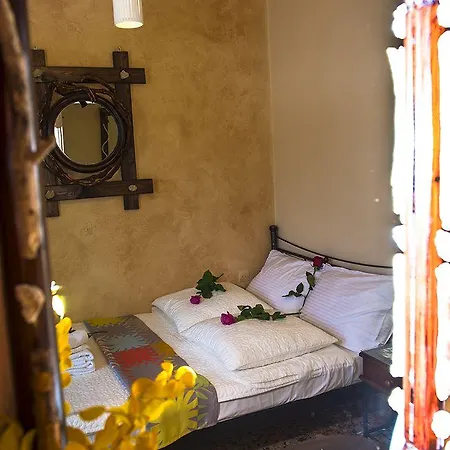 Toula 3* Fira (Santorini)