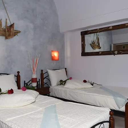 Toula Aparthotel Fira (Santorini)