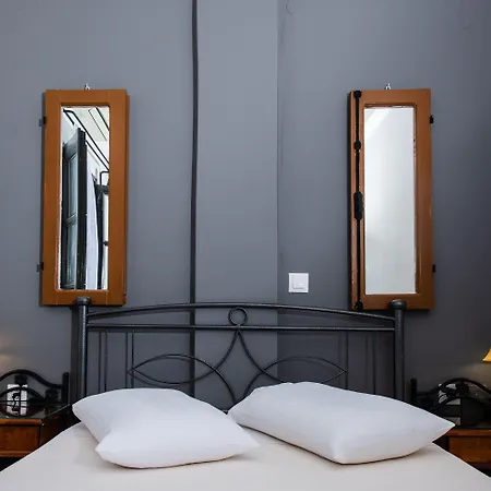 Toula Lejlighedshotel Fira (Santorini)