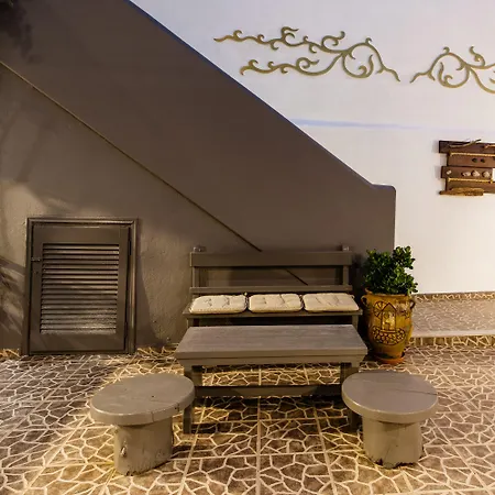 Apart-hotel Toula Fira (Santorini)