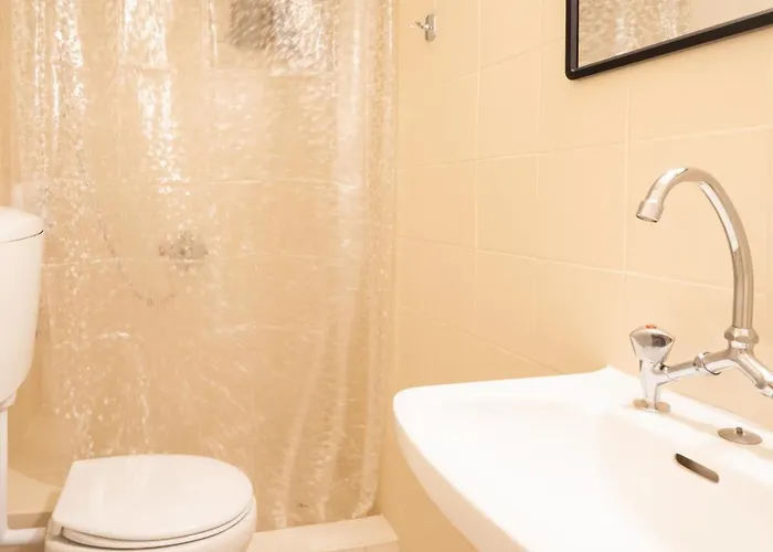 Toula 3* Fira (Santorini)