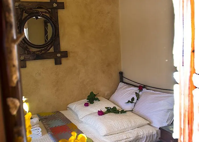 Toula 3* Fira (Santorini)