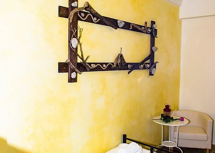 Toula Apartahotel Fira (Santorini)