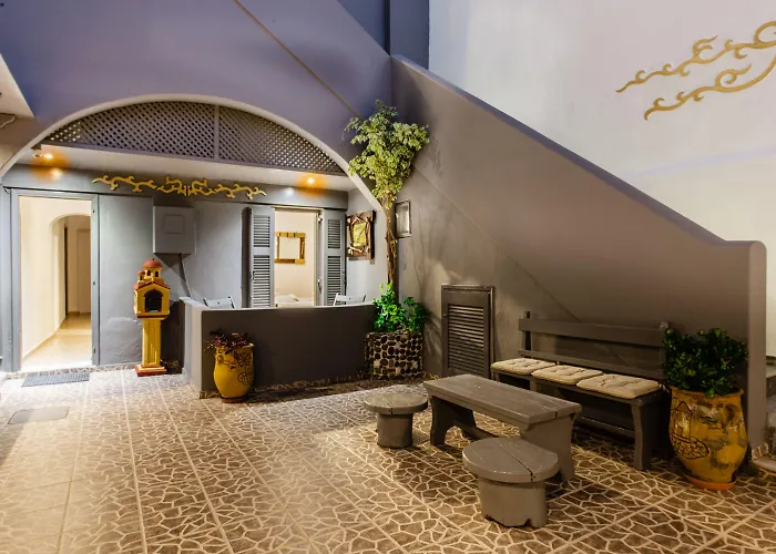 Toula Apartahotel 3*