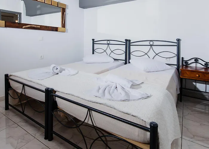 Toula Apartahotel Fira (Santorini)