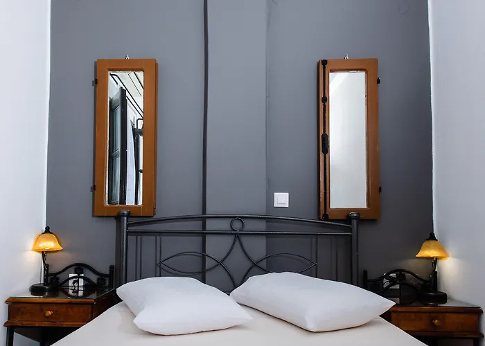 Toula Apartahotel Fira (Santorini)