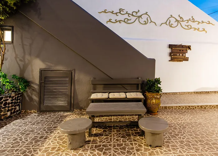 Apartahotel Toula Fira (Santorini)