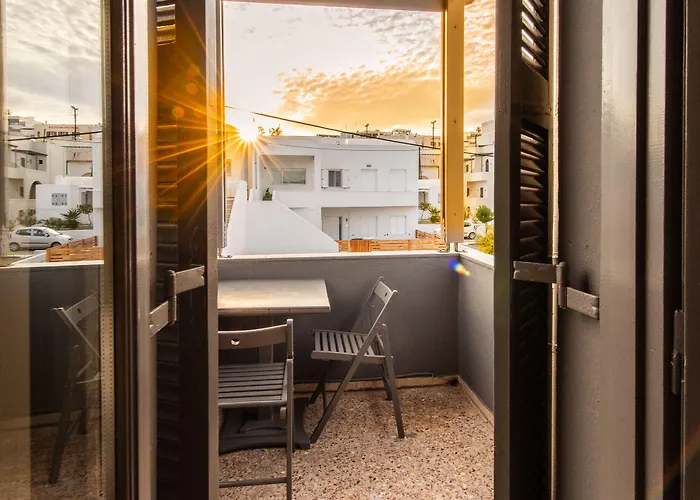 Toula Apartahotel Fira (Santorini)