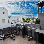Toula 3* Fira (Santorini)